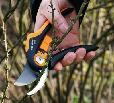 Плоскостной секатор Fiskars 1001424 SmartFit P68 - фото 8316