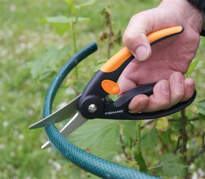 Универсальные ножницы Fiskars 111450 с петлей для пальцев P45 - фото 8375